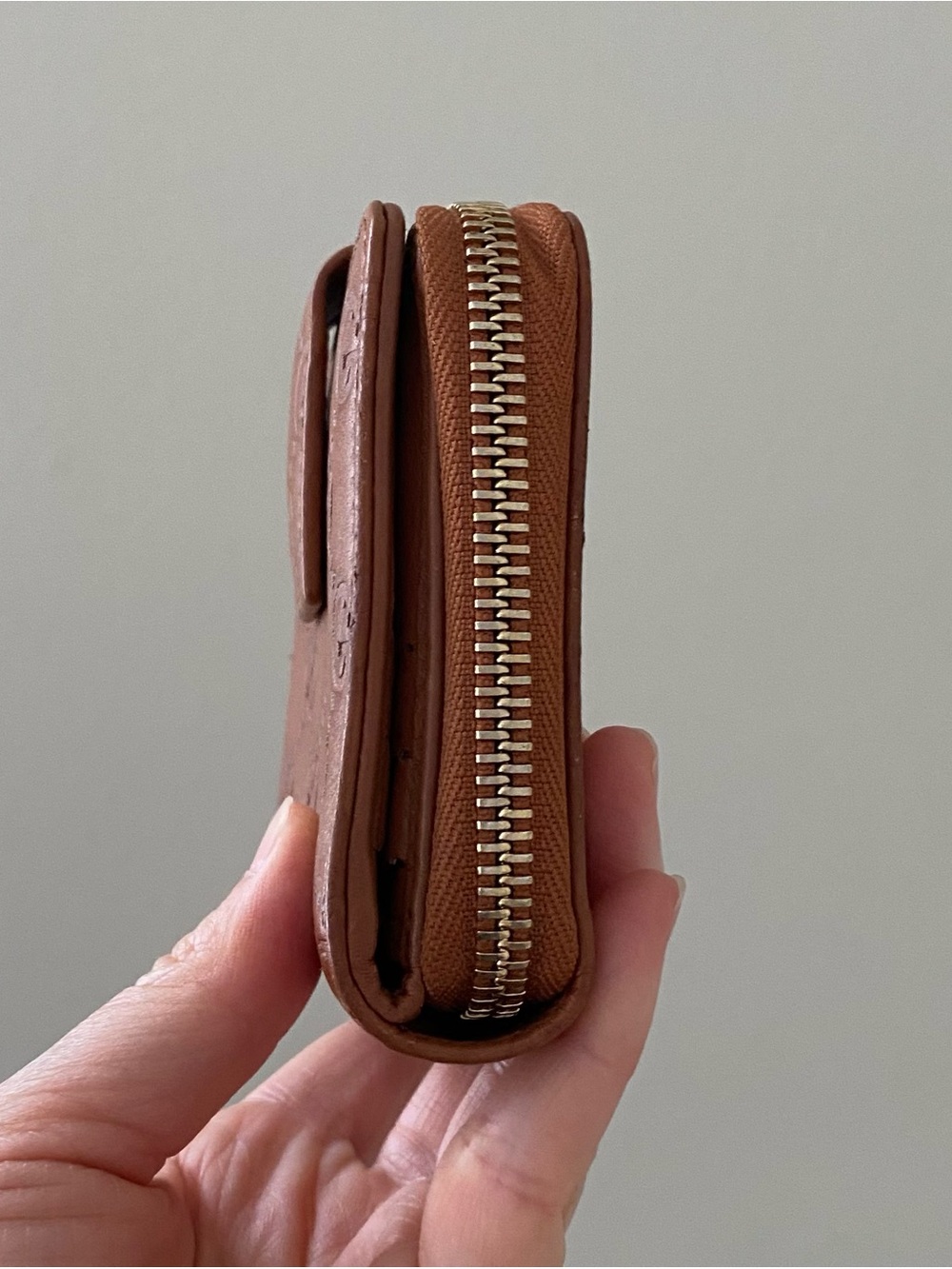 Gucci Guccissima GG monogram Tan Brown Embossed Leather Bi-fold Compact Wallet - Picture 5 of 16
